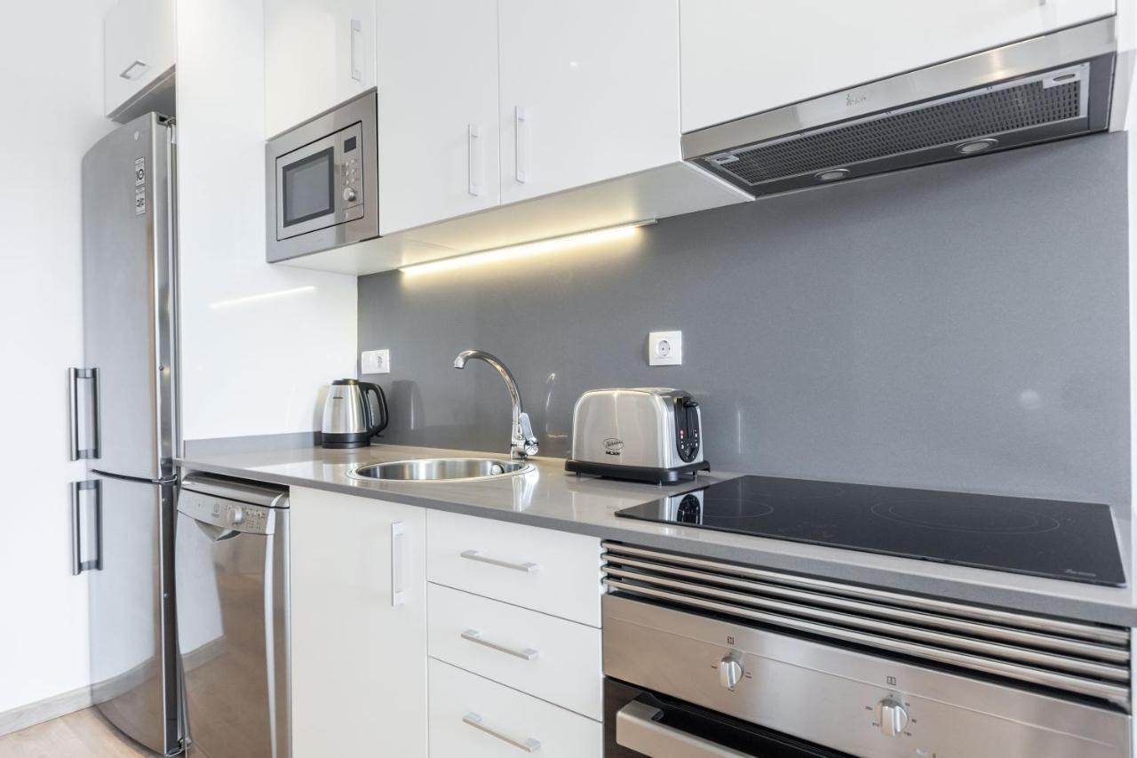 Bright Apartment With Balconies 34 バルセロナ エクステリア 写真