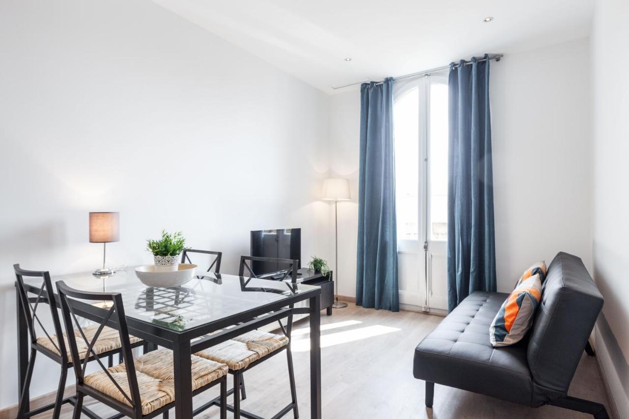 Bright Apartment With Balconies 34 バルセロナ エクステリア 写真