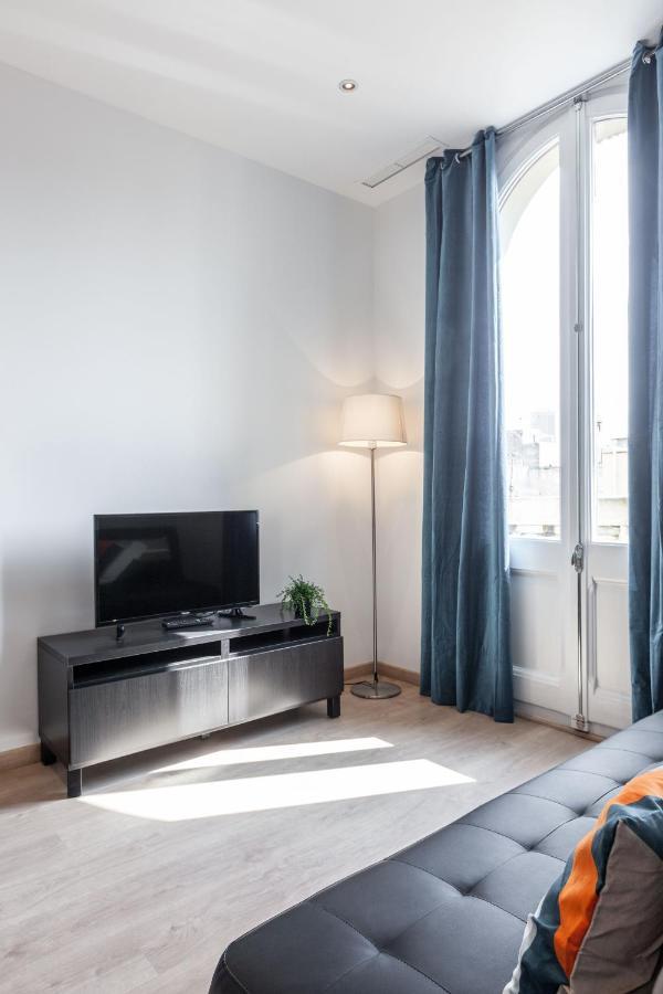 Bright Apartment With Balconies 34 バルセロナ エクステリア 写真