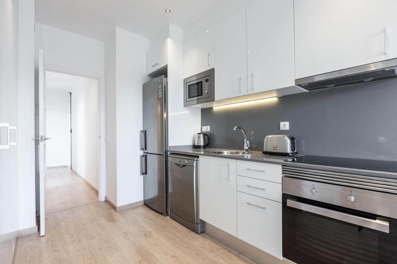 Bright Apartment With Balconies 34 バルセロナ エクステリア 写真