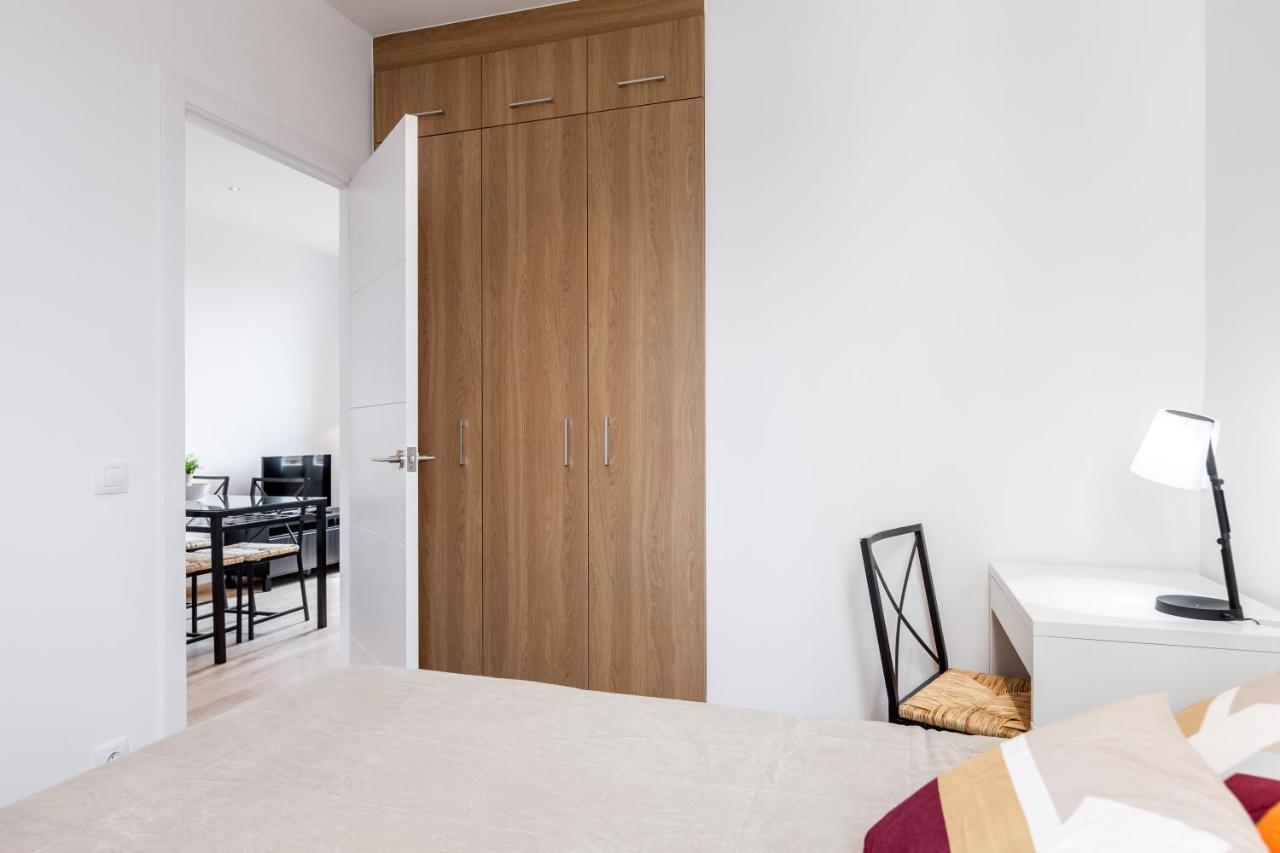Bright Apartment With Balconies 34 バルセロナ エクステリア 写真