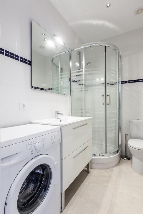 Bright Apartment With Balconies 34 バルセロナ エクステリア 写真